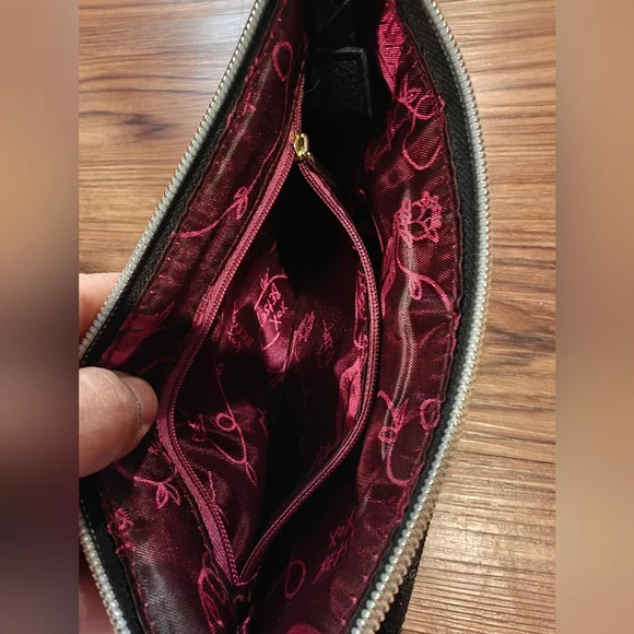 Betsey Johnson Black Sequin Bow Wristlet with Gold Chain - Picture 7 of 8